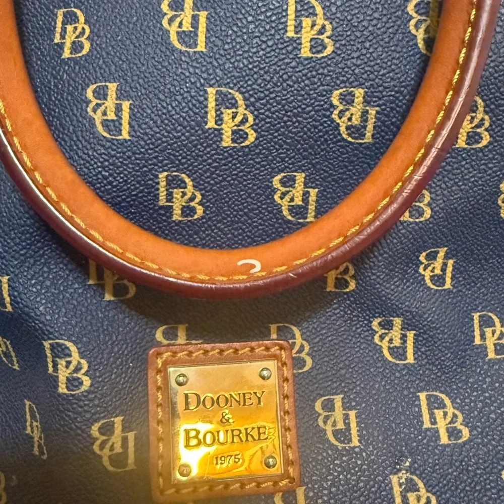 Dooney & Bourke chic satchel